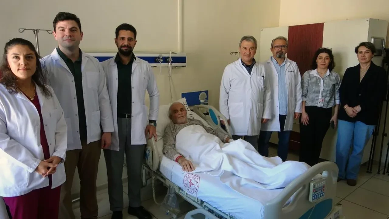 Giresun'da tıp tarihine geçecek ameliyat! Böbrek ağrısı sanılan olay dünyanın 4. vakası çıktı