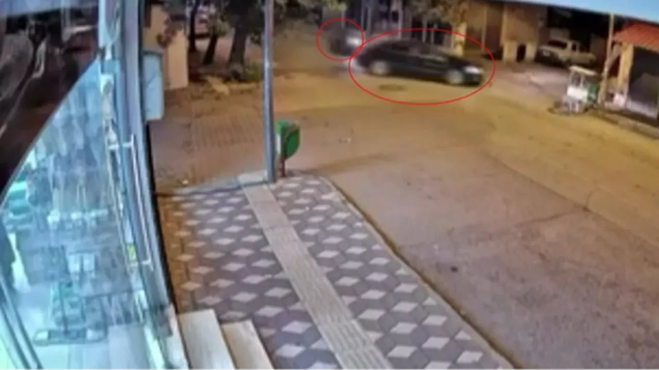 Kahta'da korkunç kaza! Motosiklet ile otomobil çarpıştığı anlar kamerada