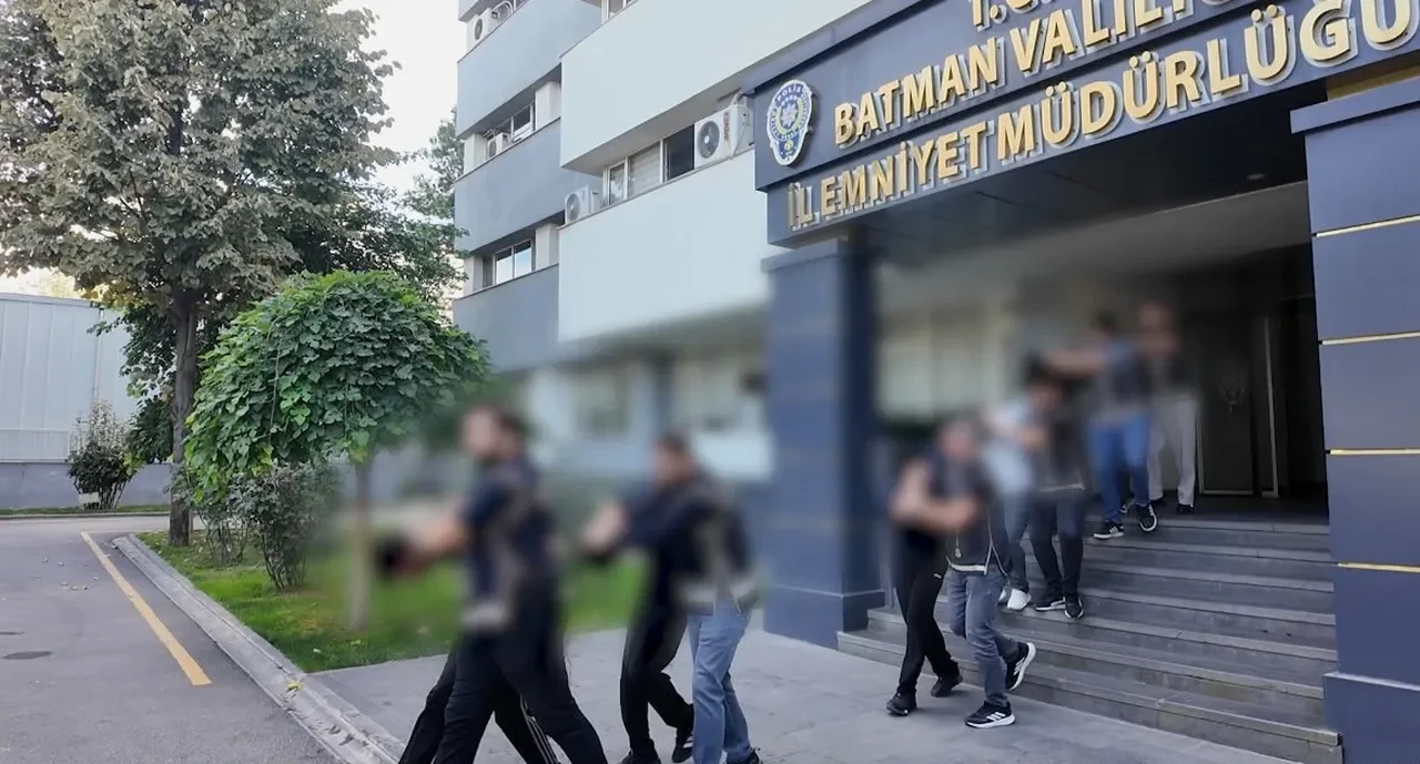 Maskeli haraç çetesi şafak operasyonuyla çökertildi: 610 saatlik kamera kaydı incelendi