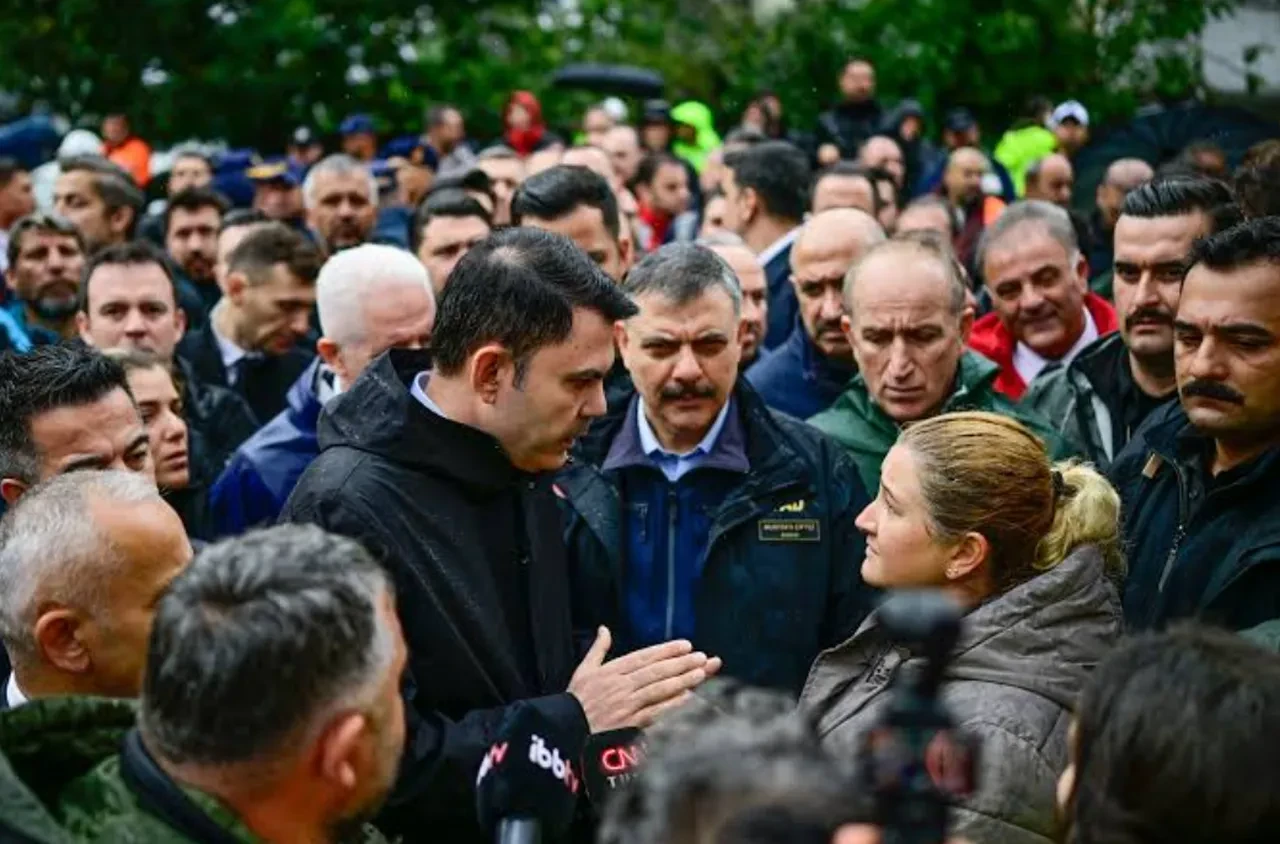 Sarıyer Ayazağa'daki sel felaketi sonrası Bakan Murat Kurum'dan Özel'in iddialarına sert tepki: "Söylediğin her şey yalan"
