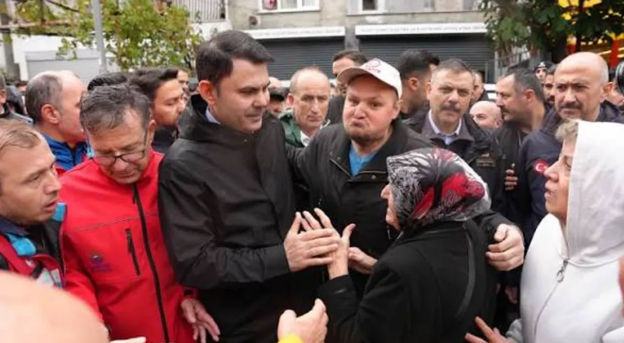 Sarıyer Ayazağa'daki sel felaketi sonrası Bakan Murat Kurum'dan Özel'in iddialarına sert tepki: "Söylediğin her şey yalan"