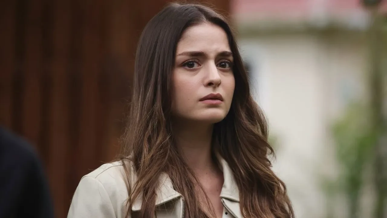 Selen Özbayrak kimdir? Selen Özbayrak kaç yaşında? Selen Özbayrak hangi dizilerde oynadı?