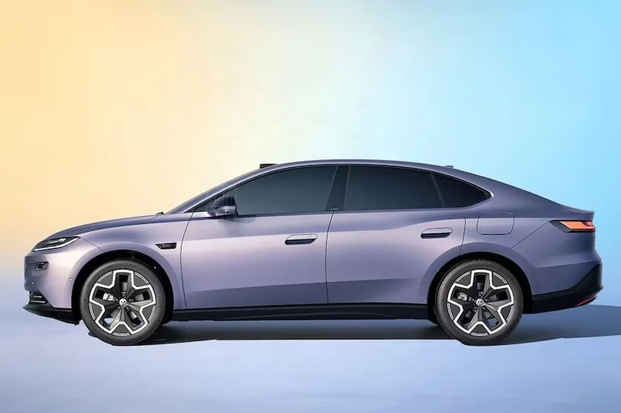 Volkswagen'den Passat'a elektrikli rakip: 211 beygirlik yeni model tanıtıldı