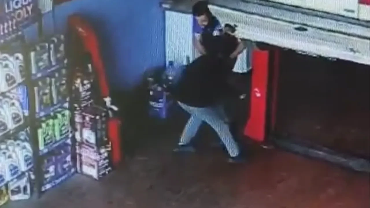 Ailesi meslek öğrensin diye göndermişti: 14 yaşındaki çırağa hem darp hem de 12 saat mesai