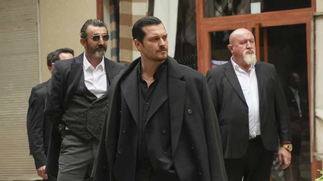Eşref Tek'in başrol kadın oyuncusu kim olacak? Nefesler tutuldu: Esra Bilgiç mi, Hande Erçel mi, Sümeyye Aydoğan mı?