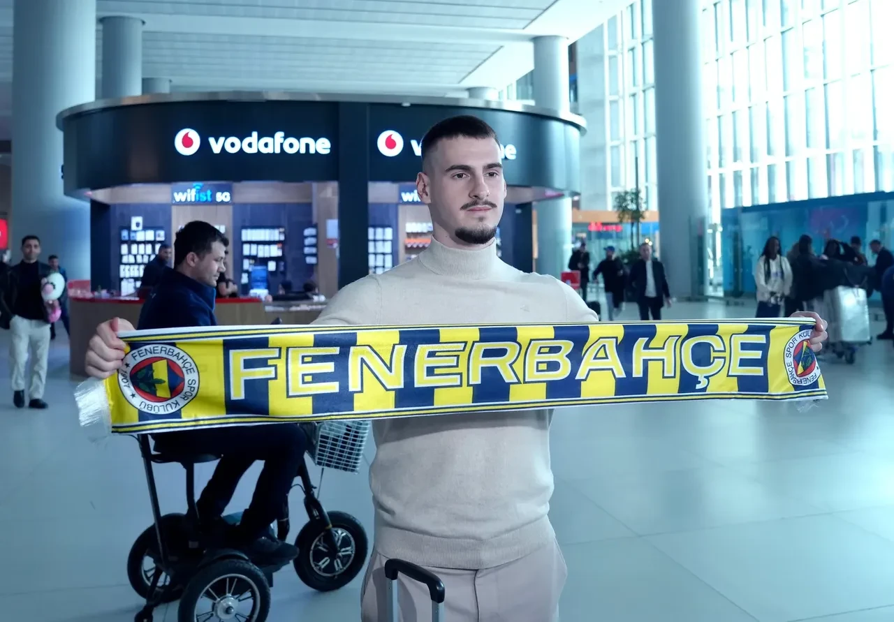 Fenerbahçe-Slavia Prag maçı sonrası ayrılık! Yıldız oyuncu resmi maç oynamadan gidiyor
