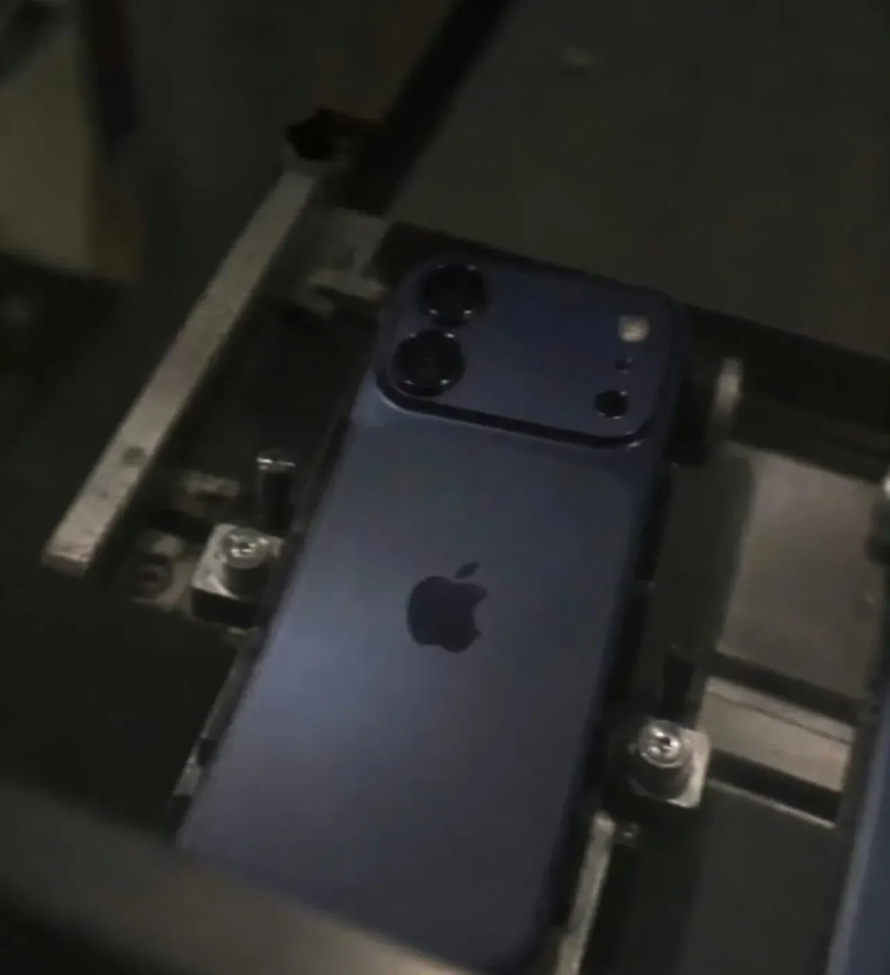 iPhone 18'in standart sürümü tanıtılmadan önce görüntülendi! Yeni tasarım ve 3 farklı renk