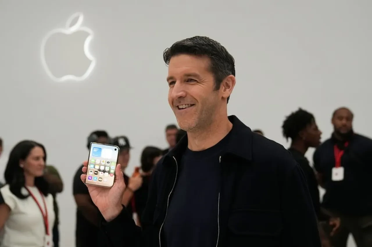 iPhone 18'in standart sürümü tanıtılmadan önce görüntülendi! Yeni tasarım ve 3 farklı renk