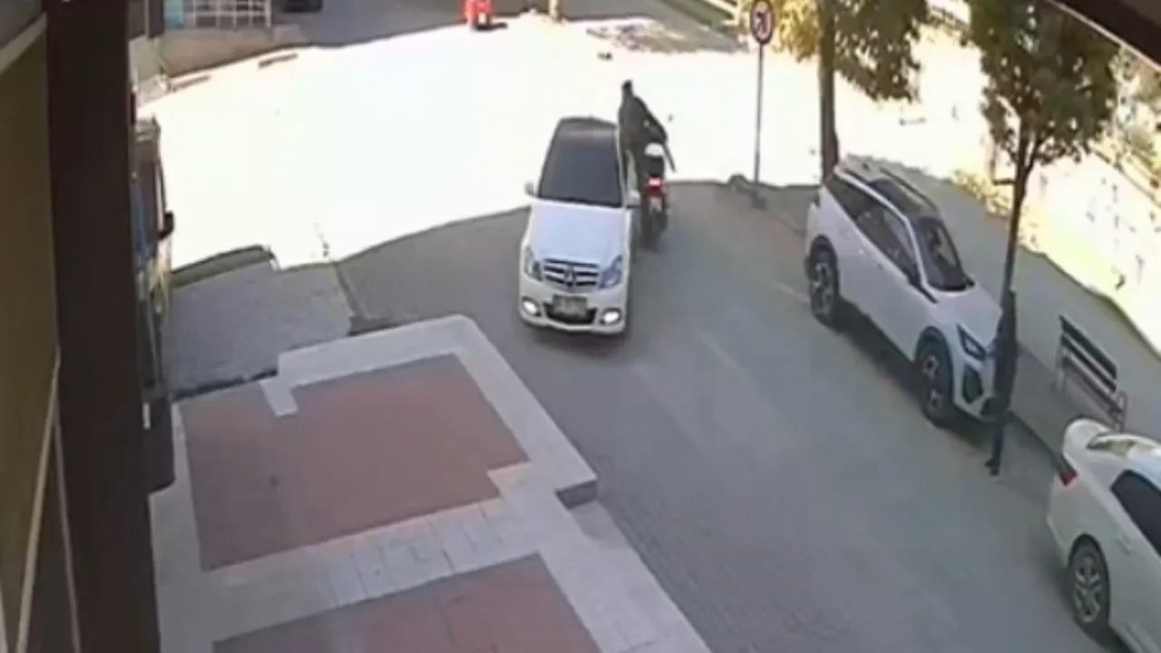 Kastamonu'da korkutan kaza: Kavşakta çarpışan motosiklet sürücüsü hastaneye kaldırıldı