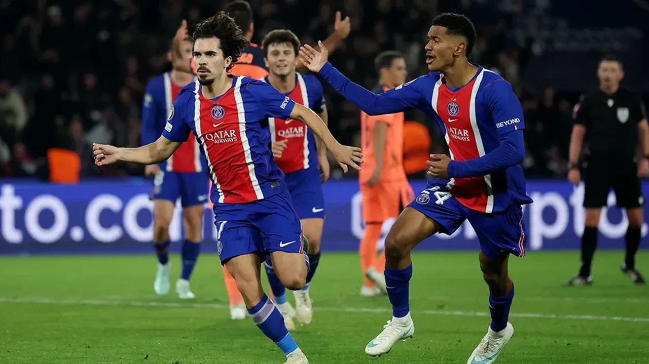 PSG Barcelona’yı yendi ama yıkıldı: Khvicha Kvaratskhelia’dan kötü haber!