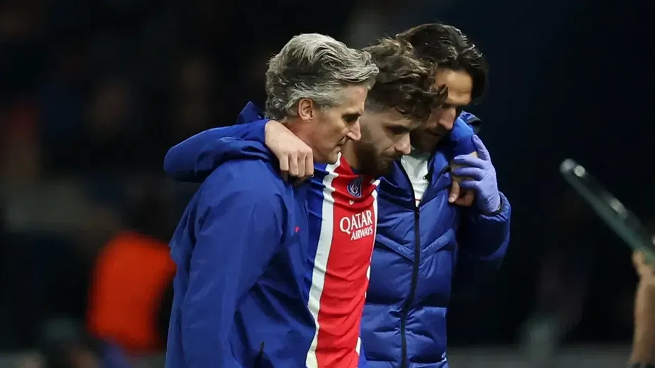 PSG Barcelona’yı yendi ama yıkıldı: Khvicha Kvaratskhelia’dan kötü haber!