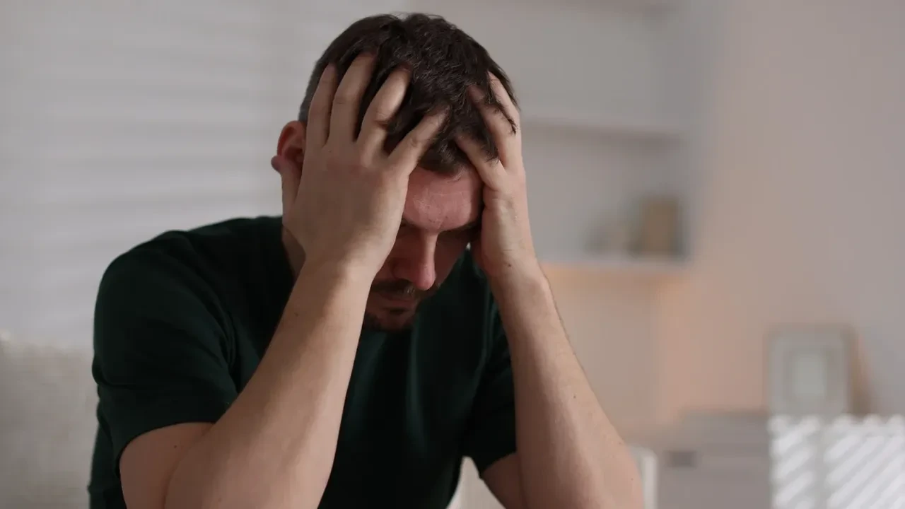 Sürekli yorgun ve mutsuz musunuz? Bu belirtilere dikkat: Depresyonda olabilirsiniz