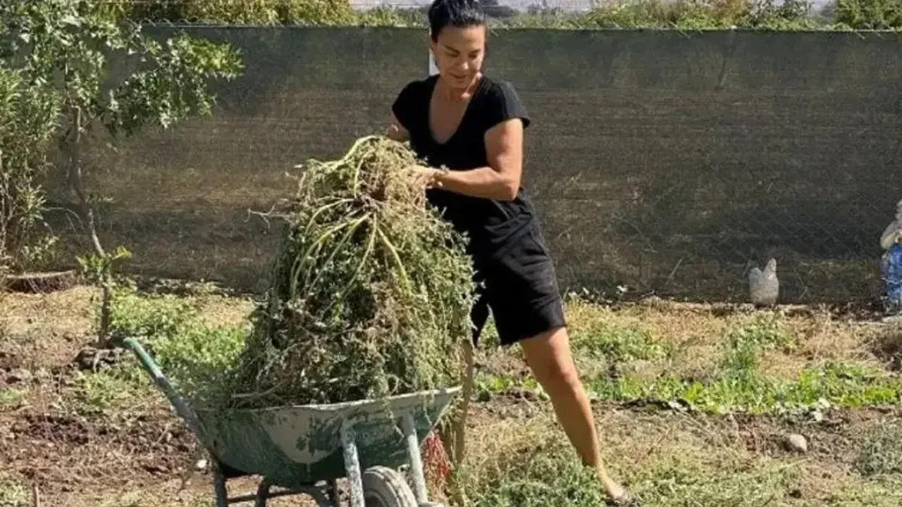 Arka Sokaklar'ın Ayla'sı Filiz Taçbaş oyunculuğa ara verdi! Köye yerleşti yeni hayatıyla dikkat çekti