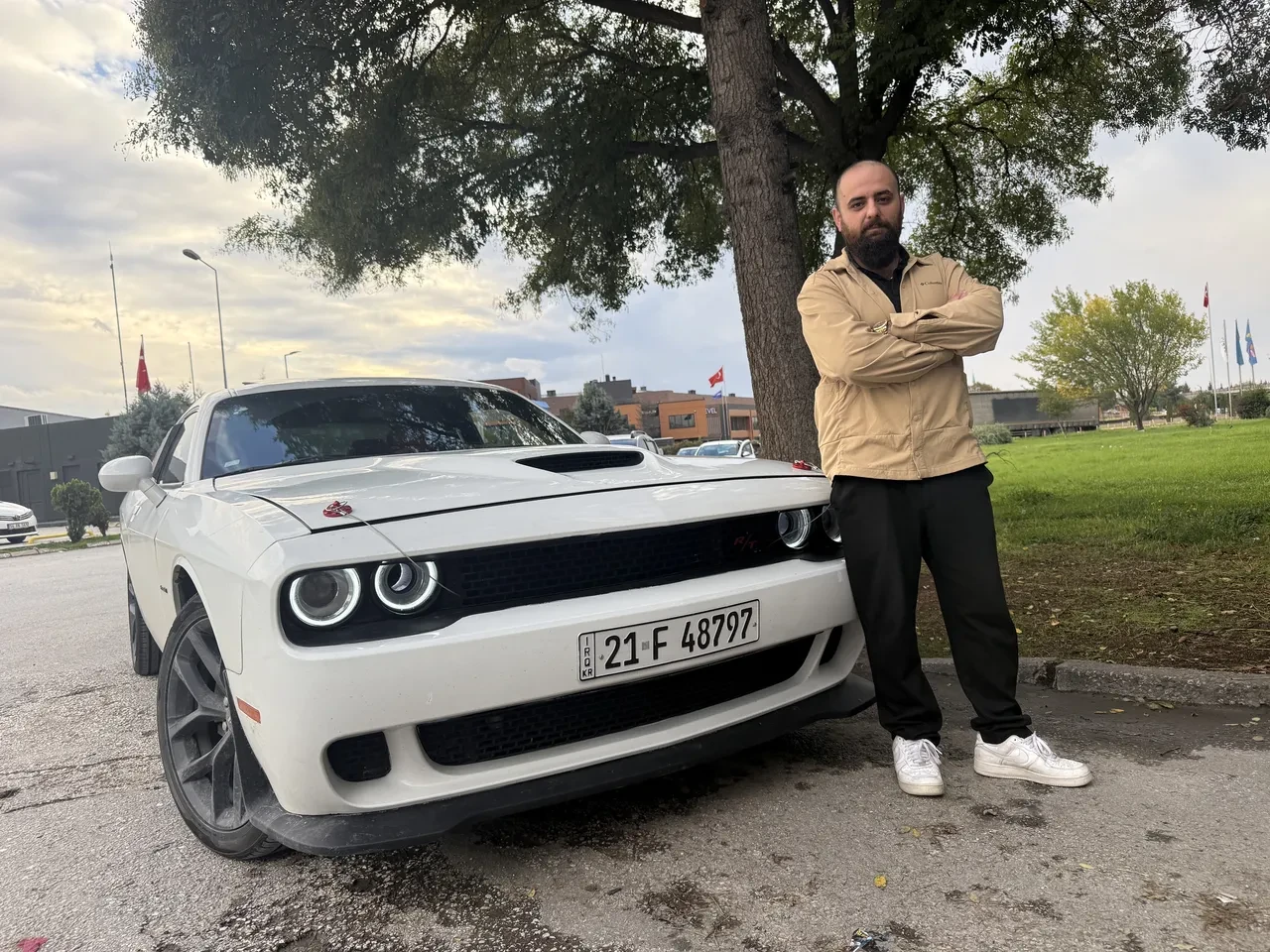 Asgari ücretle 9 milyonluk 'Canavar' besliyor: Lüks otomobili kullanabilmek için bazen yemek bile yemiyor