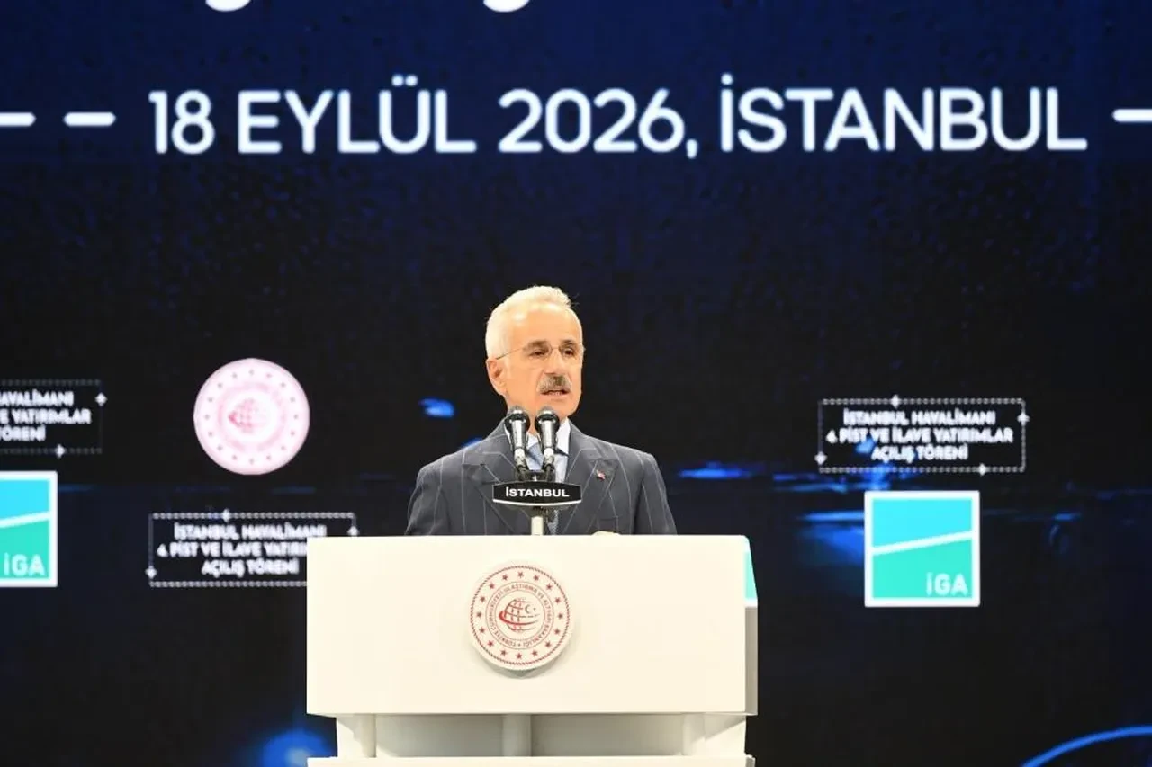 Bakan Uraloğlu İstanbul Havalimanı 4. ana pist verilerini açıkladı: Rota kısaldı, yakıt ve emisyon tasarrufu sağlandı