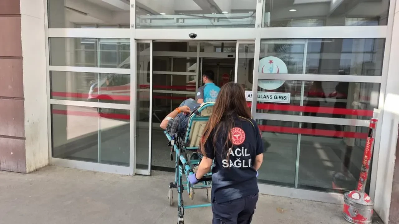 Dengesini kaybetti, elinde tuttuğu bıçağın üzerine düştü