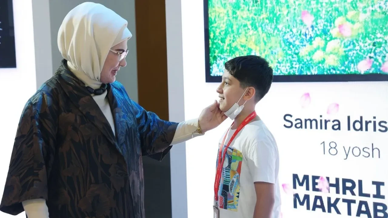 Emine Erdoğan Özbekistan’da! Beşerî sermaye reformları sergisini ziyaret etti