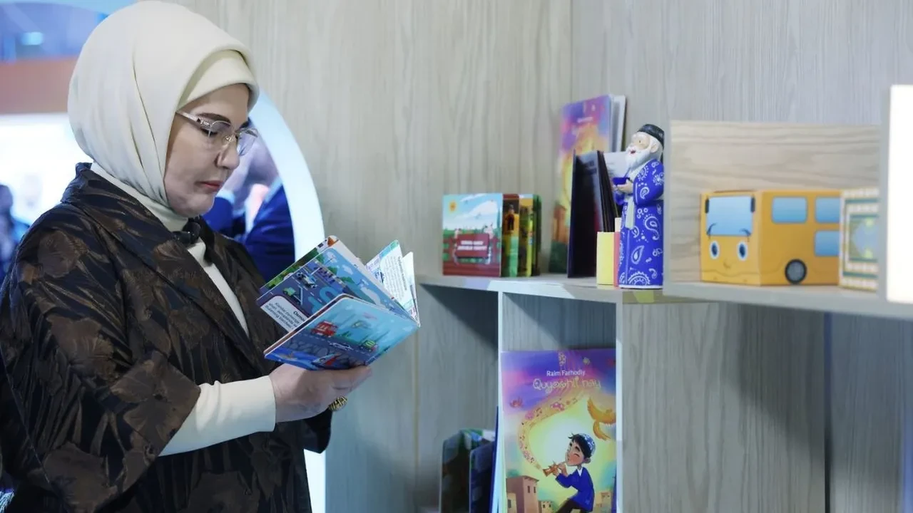 Emine Erdoğan Özbekistan’da! Beşerî sermaye reformları sergisini ziyaret etti