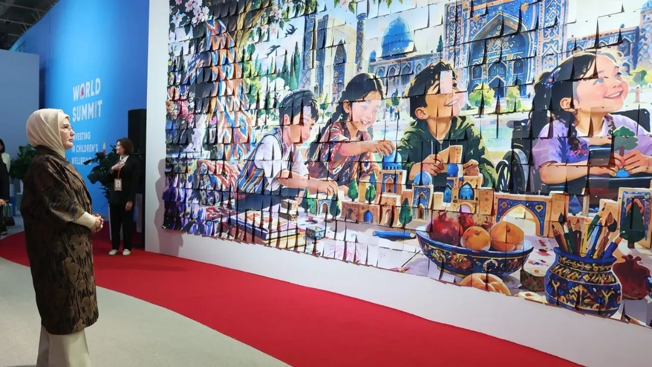 Emine Erdoğan Özbekistan’da! Beşerî sermaye reformları sergisini ziyaret etti