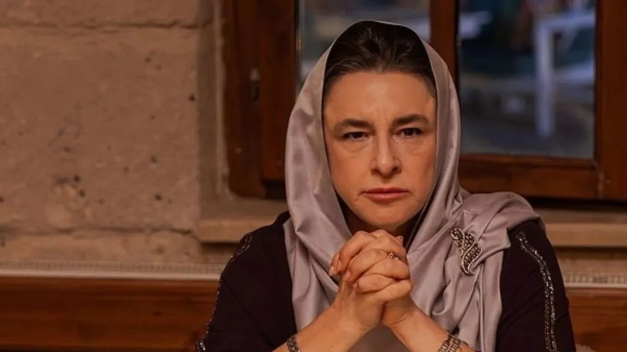 Esra Dermancıoğlu’dan güldüren Harry Potter paylaşımı! “Parayı verin, her türlü tipe girerim”