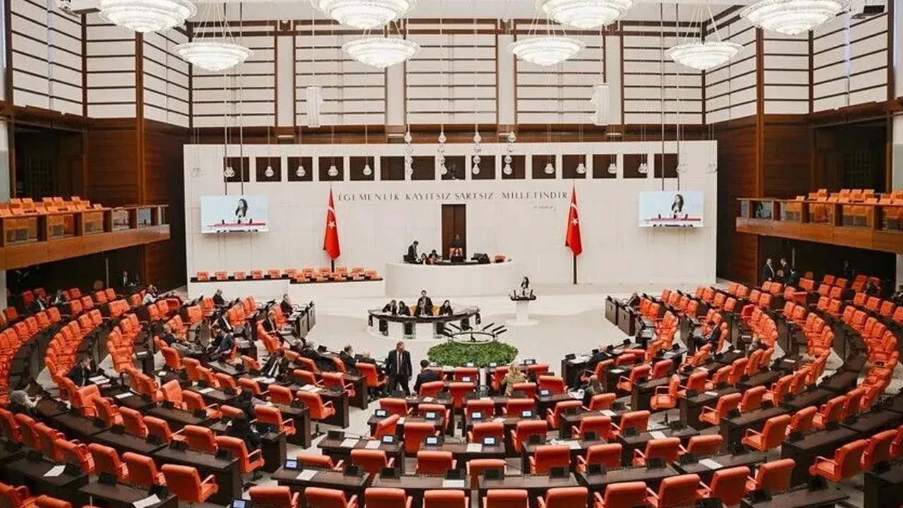 Fon teklifi Meclis'te kabul edilerek yasalaştı