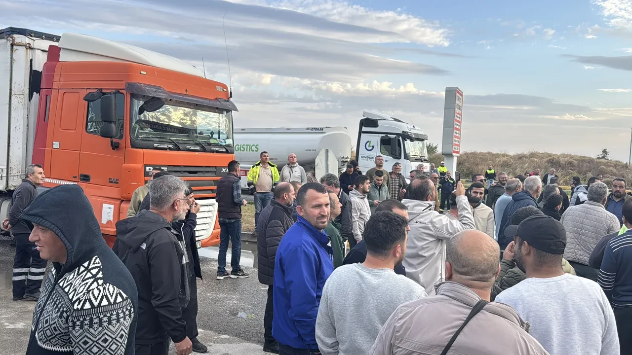 Hamzabeyli Sınır Kapısı'nda tır sürücüleri giriş ve çıkışları kapattı