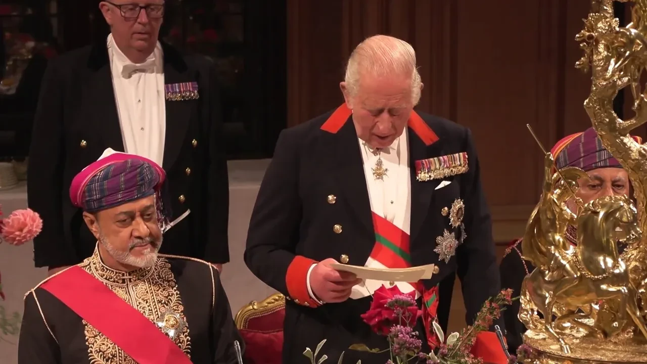 İngiltere Kralı 3. Charles Umman Sultanı'nın yanında Arapça hadis okudu