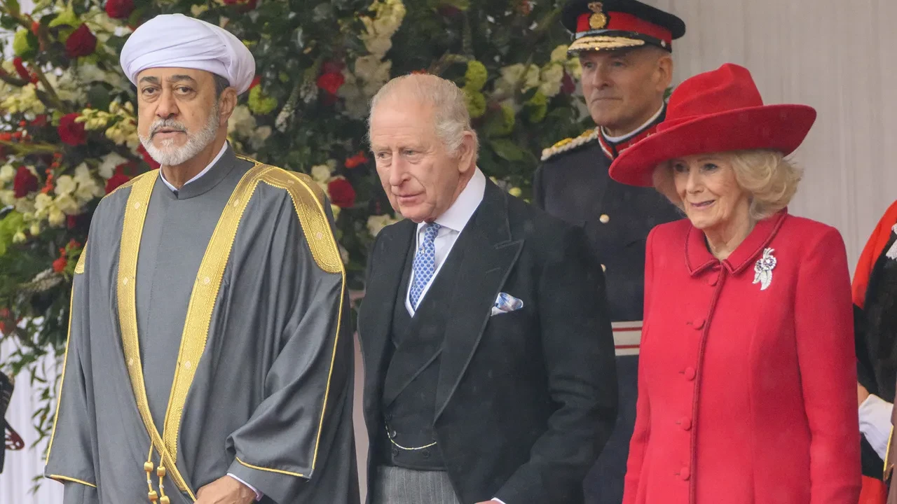 İngiltere Kralı 3. Charles Umman Sultanı'nın yanında Arapça hadis okudu