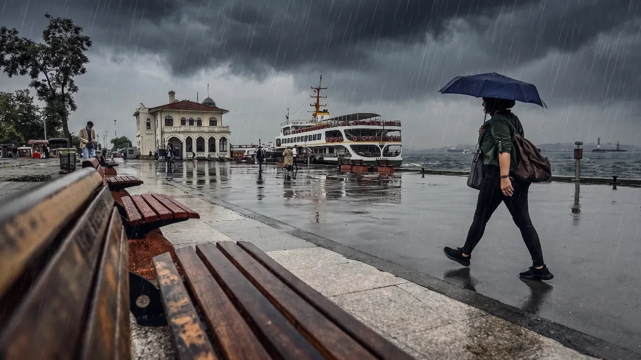 İstanbullular dikkat! AKOM gün vererek uyardı: Kara bulutlar geri geliyor