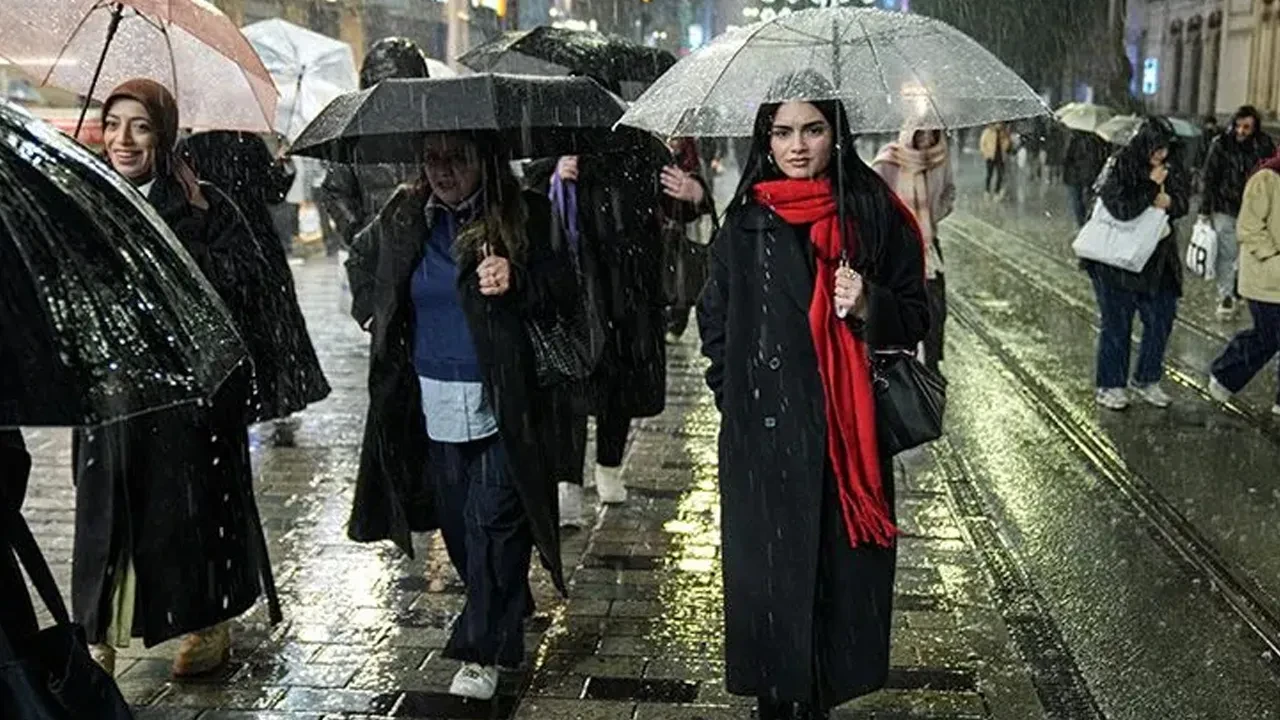 İstanbullular dikkat! AKOM gün vererek uyardı: Kara bulutlar geri geliyor