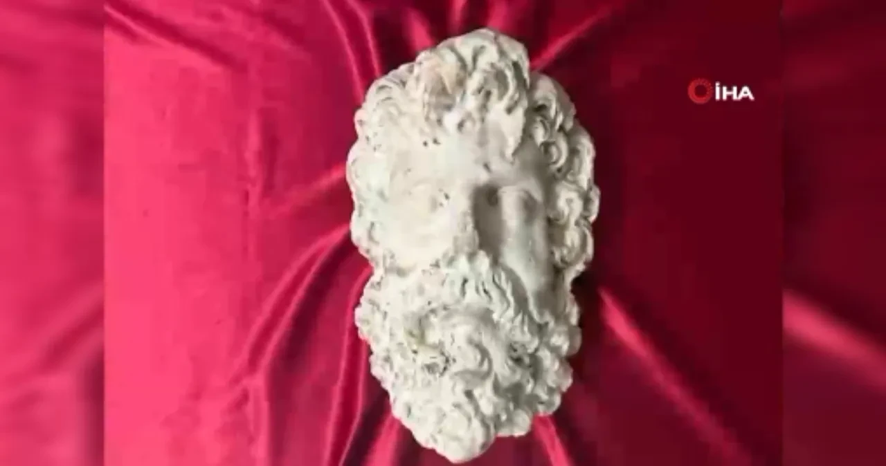 İzmir'de değeri tarihle ölçülen Zeus heykeli için operasyon! 