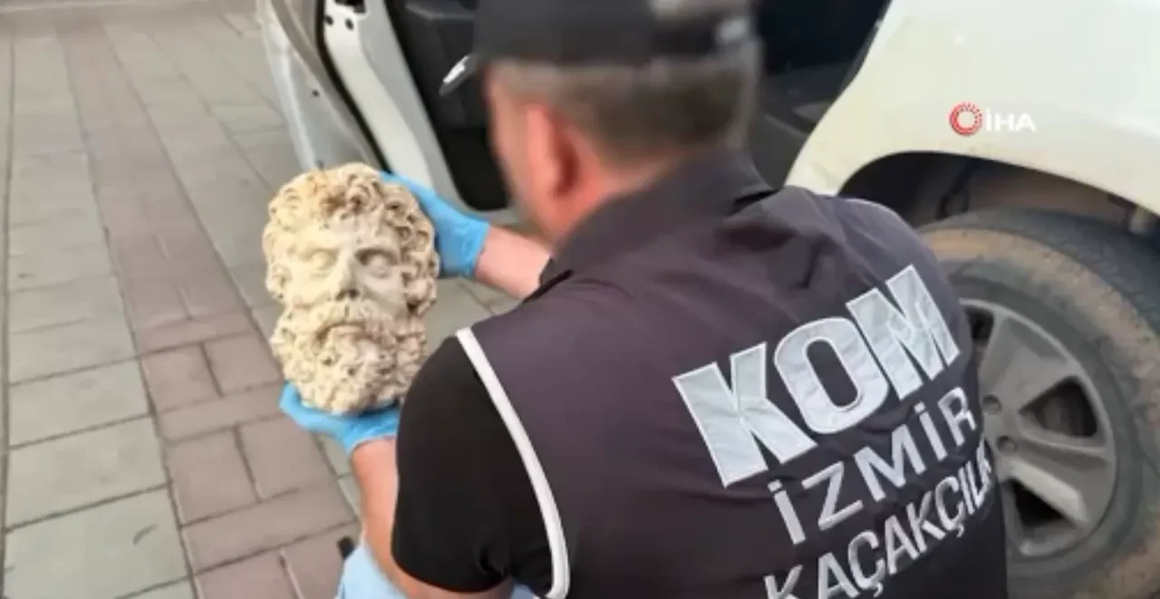 İzmir'de değeri tarihle ölçülen Zeus heykeli için operasyon! 