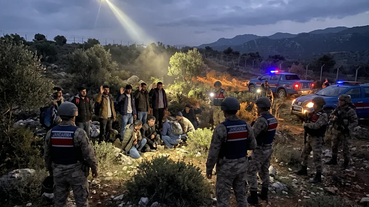 Jandarma ve MİT'ten İHA destekli operasyon: Adım adım takip edilip, kıskıvrak yakalandılar