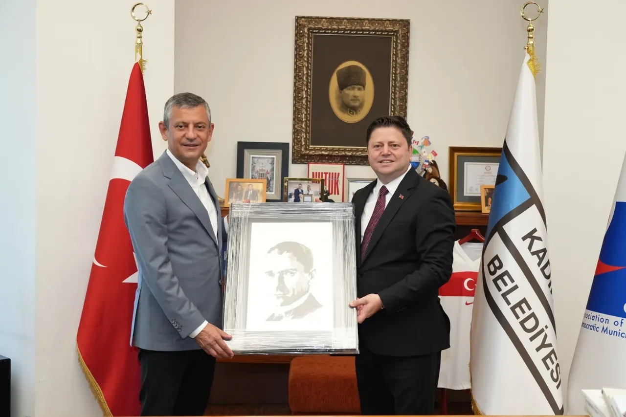 Kadıköy Belediye Başkanı Mesut Kösedağı CHP'den istifa edip Yeni Parti'ye geçti