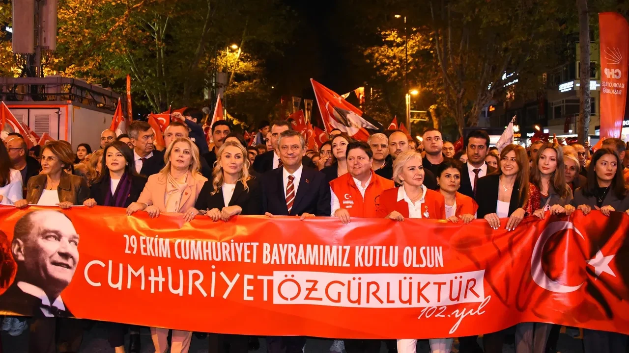 Kadıköy Belediye Başkanı Mesut Kösedağı CHP'den istifa edip Yeni Parti'ye geçti