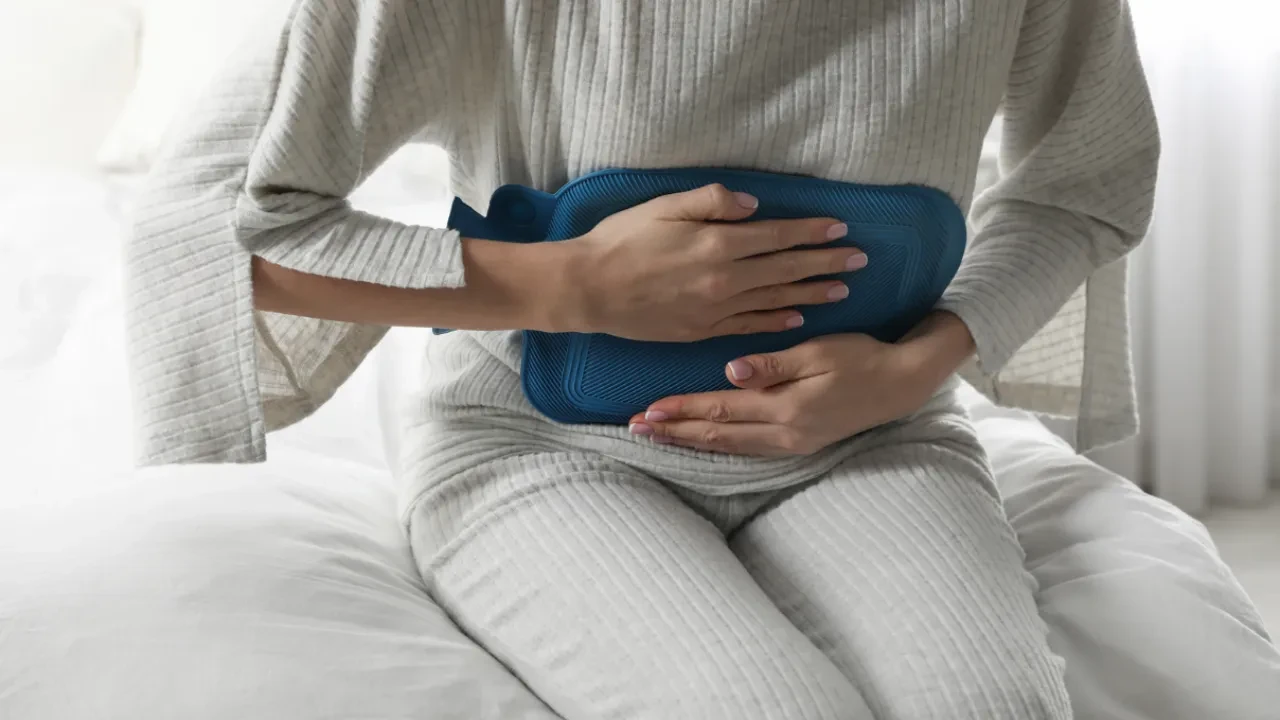 Şiddetli karın ağrısına sıcak su torbası iyi gelir mi? Karın krampları neden olur? 