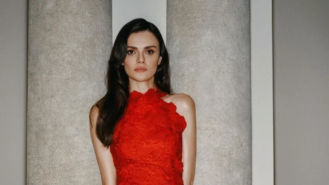 Sinem Ünsal’dan Uzak Şehir itirafı! Setin en zor yanını anlattı: "Kavuşacağımız günü bekliyorum"