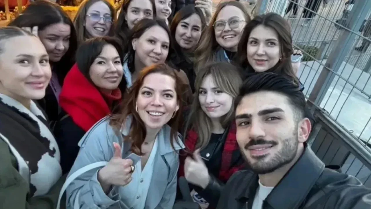 "Yakışıklı Mısırcı" olarak tanınan Alper Temel'e reklam teklifleri yağıyor! Tek bir anlaşmadan servet kazanıyor