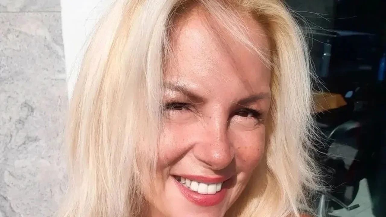 ‘Yıkılıyo’ şarkısıyla tanınan Ayça Tekindor’dan çok konuşulacak itiraf! 10 yıllık ilişkisinde büyük şok