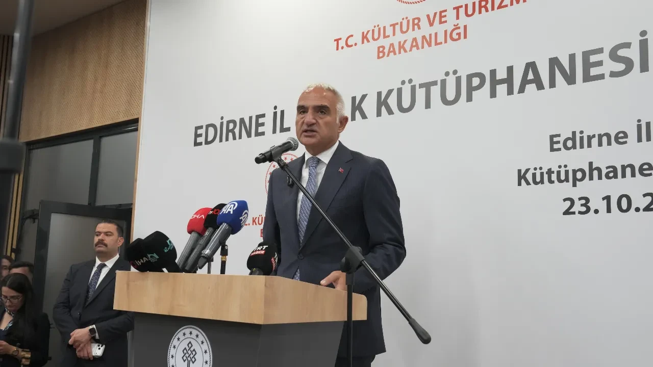 Bakan Ersoy, 160 bin kitap kapasiteli dev kütüphaneyi açtı 