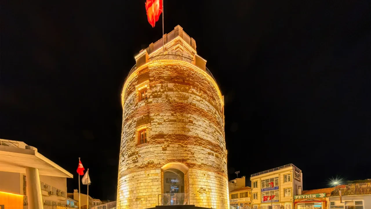 Bakan Ersoy, Edirne’nin tarihe açılan kulesini inceledi: 4 ayda 18 bin ziyaretçi ağırlayan Makedonya Kule Müzesi Edirne’nin yeni gözdesi!