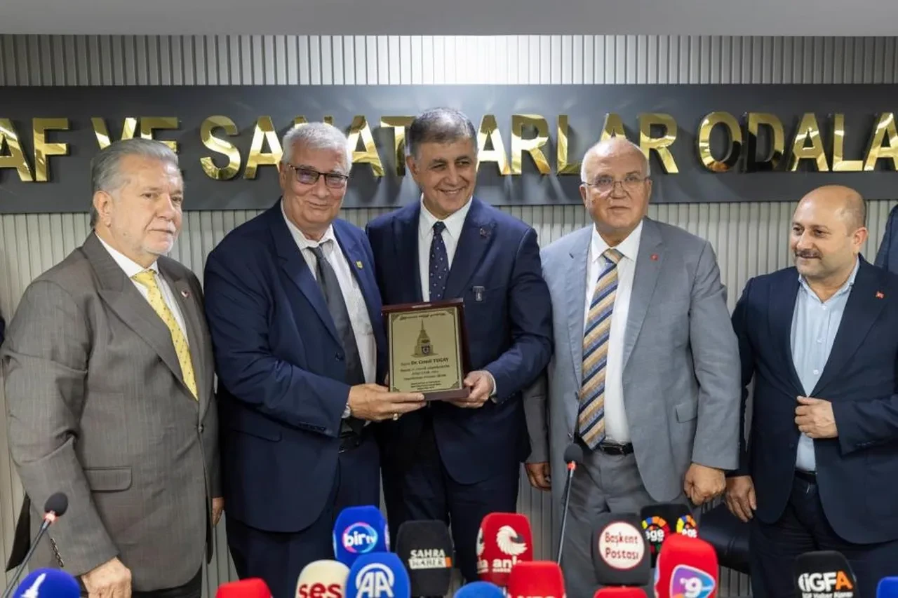 Cemil Tugay ilk kez anlattı! AK Parti'ye geçiş kararını Cumhurbaşkanı Erdoğan'ın sözleri etkilemiş! İzmirlilere su indirimini de müjdeledi