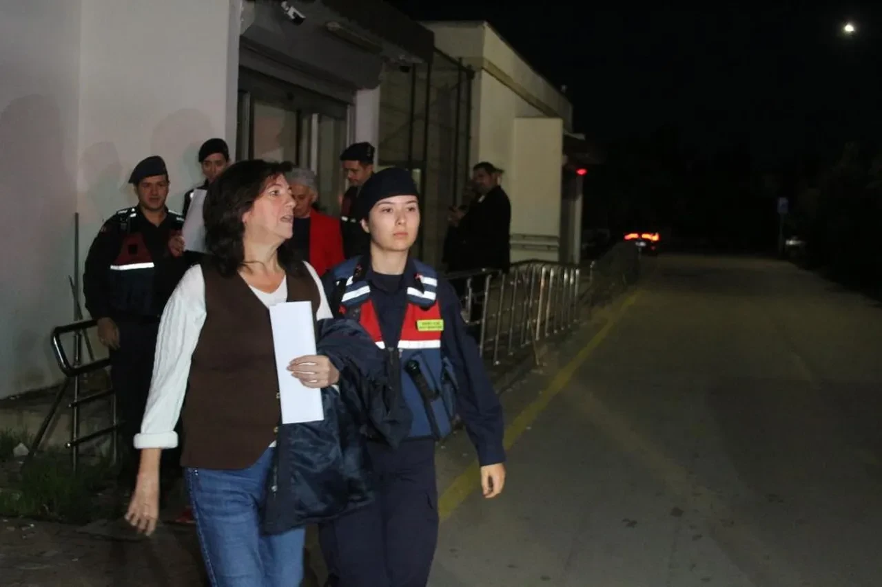 Çukurova Belediyesi’ne yolsuzluk operasyonu: Mevcut başkan Emrah Kozay ve eski başkan Soner Çetin dahil 34 kişi tutuklandı