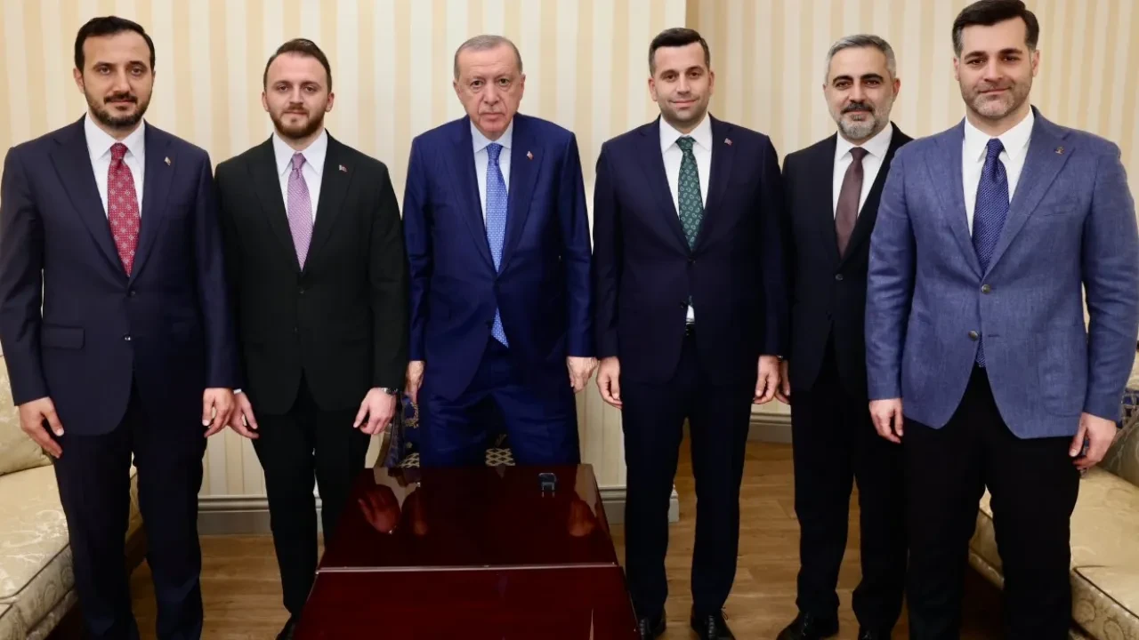 Cumhurbaşkanı Erdoğan Üsküdar ve Ataşehir'in belediye başkan vekillerini kabul etti