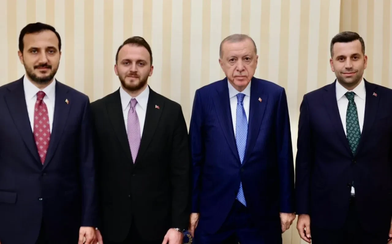 Cumhurbaşkanı Erdoğan Üsküdar ve Ataşehir'in belediye başkan vekillerini kabul etti