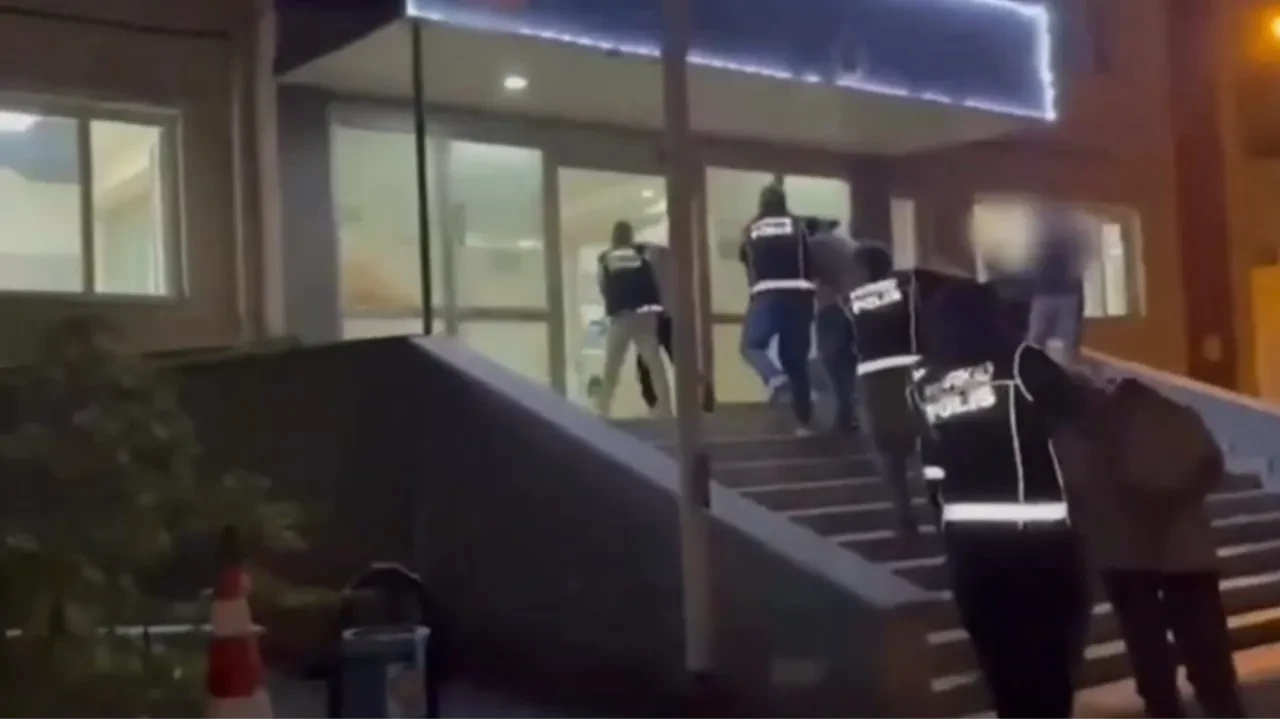 Diyarbakır'da uyuşturucu madde, silah ve mermi ele geçirildi: 67 tutuklama