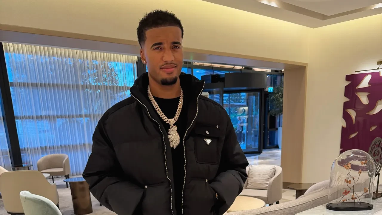 Fenerbahçeli Archie Brown'un saçlarını kestirdiği anlar gündem oldu!
