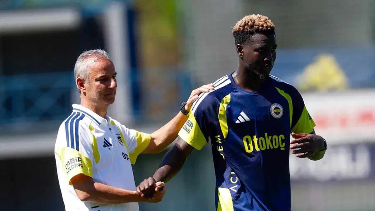 Galatasaray derbisi öncesi İsmail Kartal'ın kilit planı: Osimhen'i durduracak isim belli oldu!