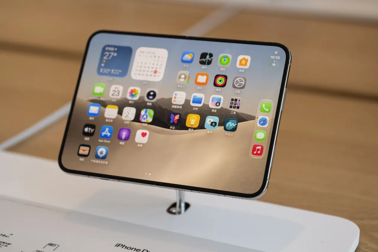 iPhone Duo satışa sunuldu, Çinliler Apple mağazasına akın etti: Fiyatı cep yakıyor