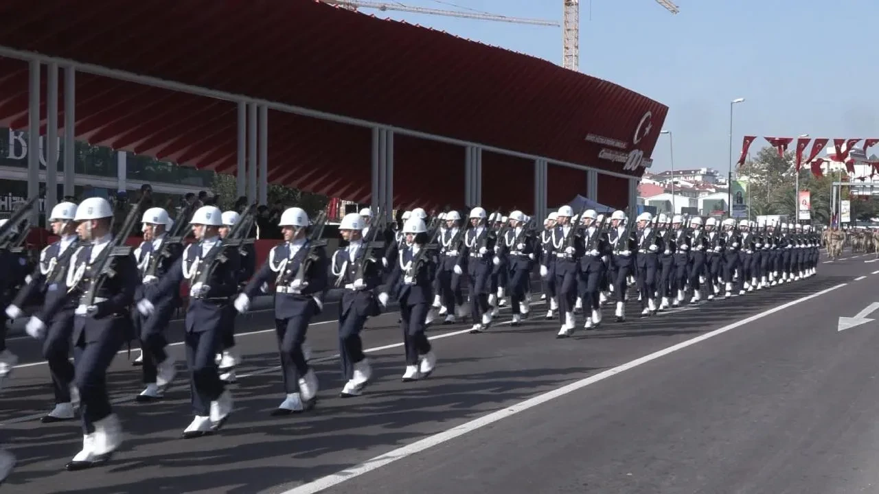 İstanbul Valiliği duyurdu: 29 Ekim'de bazı yollar trafiğe kapatılacak! İşte alternatif güzergahlar